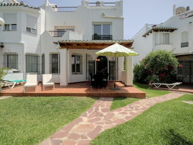 3 bed Modern House Marbella - Direct Pool Access low price house for rent in Marbella with swimming pool. Big apartment for cheap Holiday