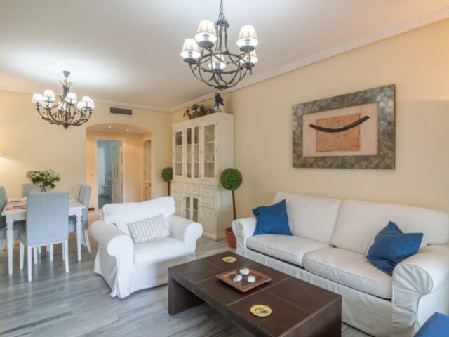 2 Bedroom Apartment in Medina Garden - Puerto Banús for rent cheap luxury apartment beachfront, swimming pool and free shuttle.