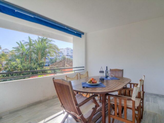 2 Bedroom Apartment in Medina Garden - Puerto Banús for rent cheap luxury apartment beachfront, swimming pool and free shuttle.