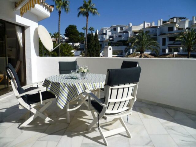APARTMENT 50 METER TO SPORTY BEACH is for a reduced price in Elviria, Marbella, low flats for rent on Costa Del Sol swimming pool
