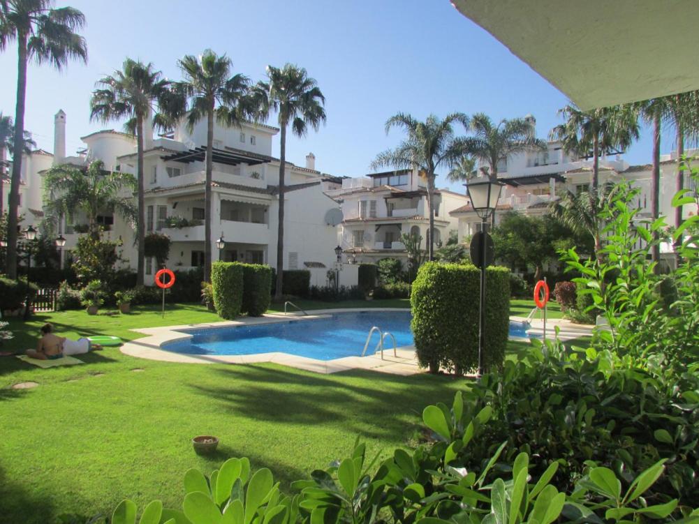 Amazing 3 bedrooms Los Naranjos de Marbella apartment is for low price rent in Puerto Banus Marbella with swimming pool. Perfect for family.