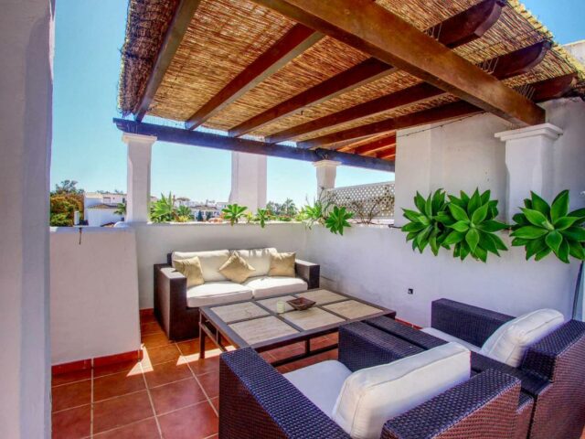 Beachfront penthouse jacuzzi roofterace lounge wifi perfect place to stay on costa del sol in Elviria MarbellaBeachfront penthouse jacuzzi roofterace lounge wifi perfect place to stay on costa del sol in Elviria Marbella