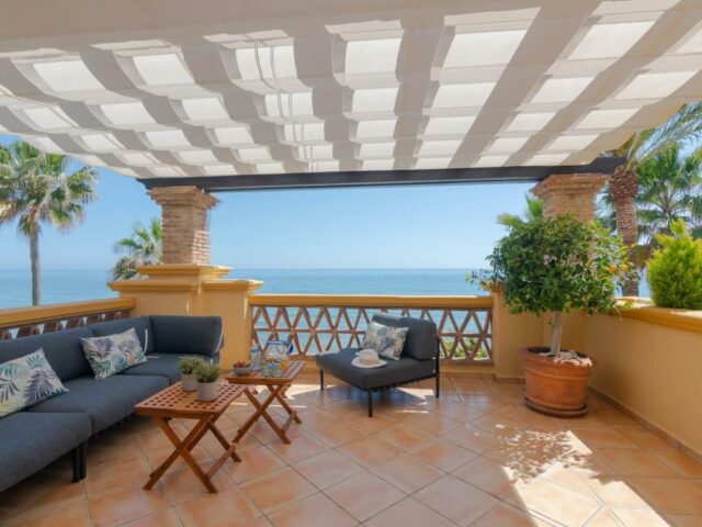 SUPERB FRONT LINE LOCATION - HEATED POOL cheap offer for beach front apartment, with swimming pool and beach access.