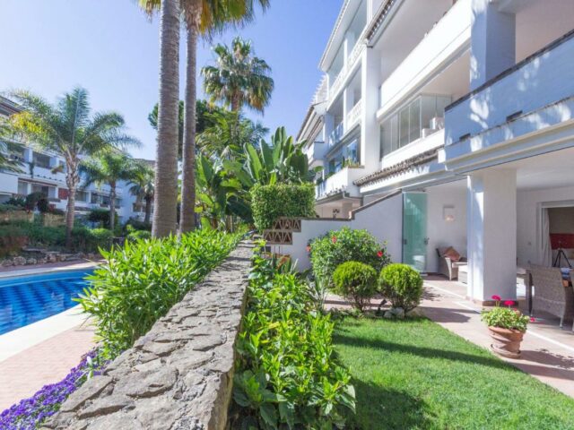 Las Canas beach, first line beach, Marbella golden mile is a rare opportunity to rent an amazing apartment with swimming pool Marbella