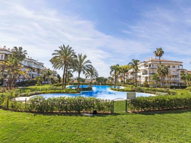 Beautiful Hacienda Nagueles I Marbella Golden Mile for rent in Marbella Golden Mile with swimming pool, Padel courts, beautiful family vocation