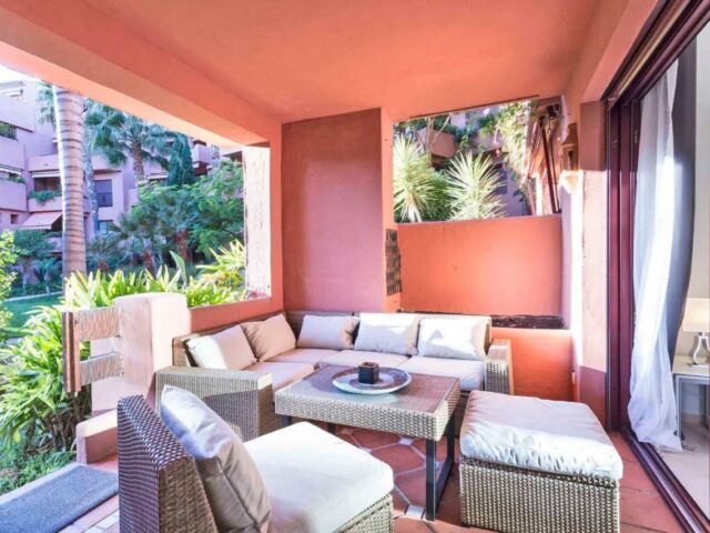 Beautiful Apartamento Alicate Playa Marbella is for rent cheap flat with pool, tennis courts, perfect for family holidays