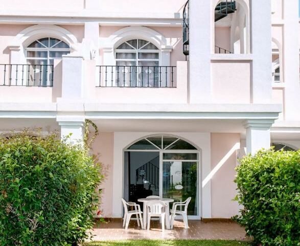 2 Bedroom Townhouse in Stunning Aloha Gardens for cheap rent in Puerto Banus Marbella with swimming pool.