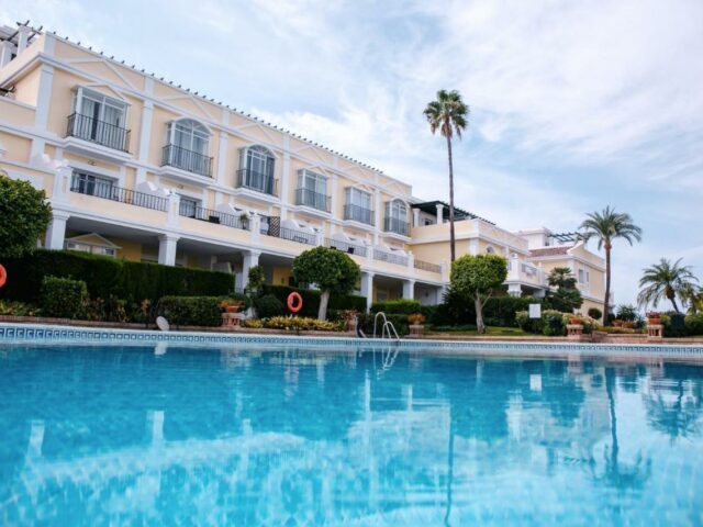 2 Bedroom Townhouse in Stunning Aloha Gardens for cheap rent in Puerto Banus Marbella with swimming pool.