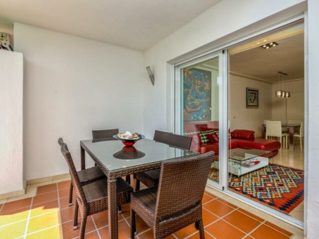 2 Bedroom with pool in the heart of Puerto Banus with swimming pool and very central location is the best choice for young couples.