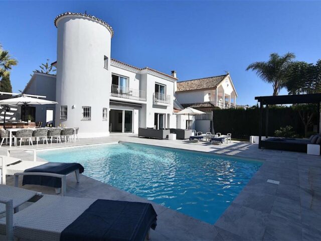 Amazing Luxurious beach side villa, sea front, barbecue, swimming pool, modern luxury house next to the beach.