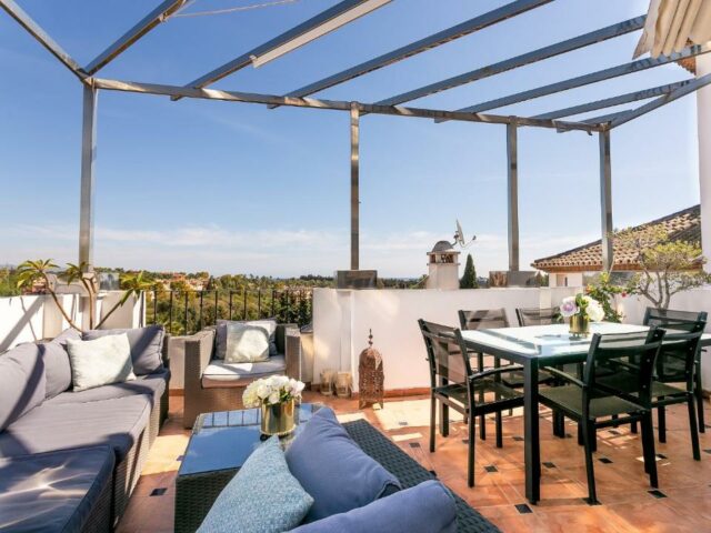 Luxury 4 bedroom Holiday Penthouse near Puerto Banus, in Nueva Andalucia flat is for cheap rent on Costa del Sol. Best offer