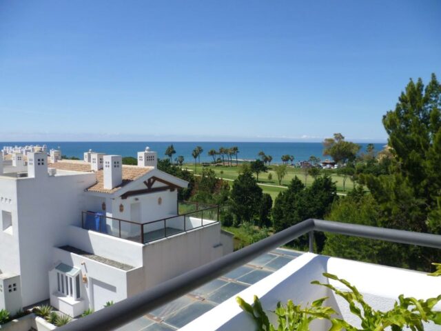 WONDERFUL PENTHOUSE LOS MONTEROS BEACH cheap penthouse in Merbella los Monteros beach side, with swimming pool, beach access 