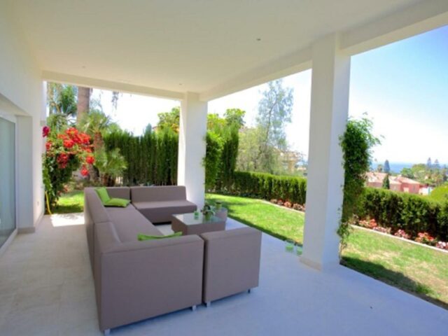 EXQUISITE VILLA NEAR BEACH - HEATED POOL cheap luxury rent in Marbella with swimming pool and beautiful view, close to the beach