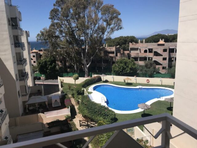GREAT APARTMENT VERY NEAR BEACH is for cheap rent next to Marbella and beautiful beach with swimming pool, perfect for family holiday