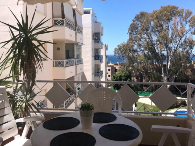 GREAT APARTMENT VERY NEAR BEACH is for cheap rent next to Marbella and beautiful beach with swimming pool, perfect for family holiday
