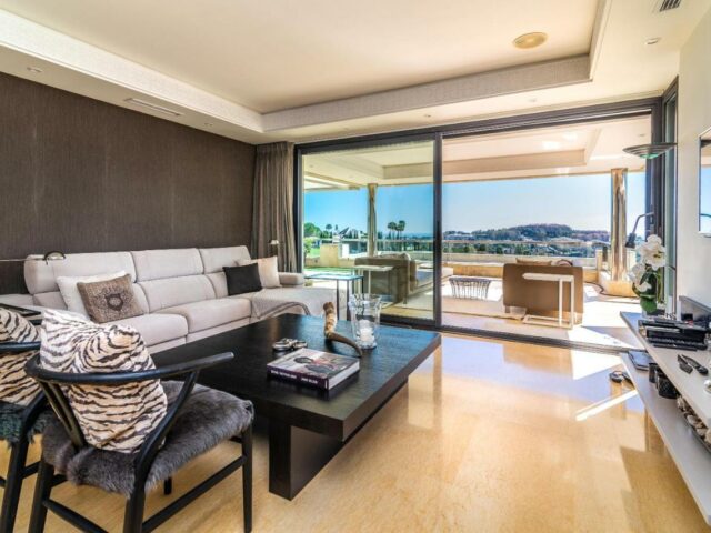 3 Bed apartment in Nueva Andalucia is for cheap rent in Marbella with swimming pool ,sea view. Low price for an apartment next to sea