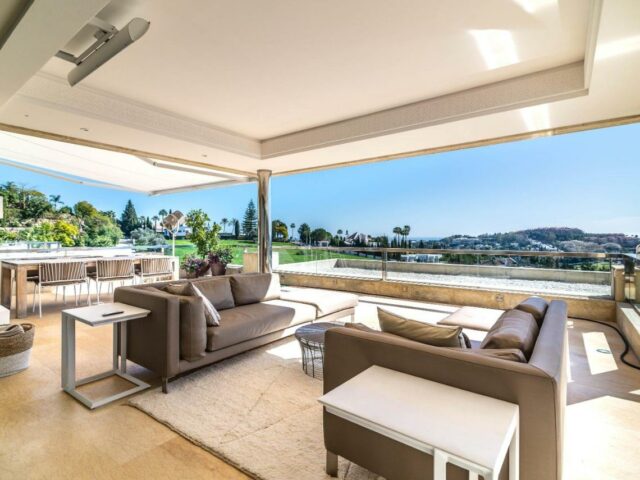 3 Bed apartment in Nueva Andalucia is for cheap rent in Marbella with swimming pool ,sea view. Low price for an apartment next to sea