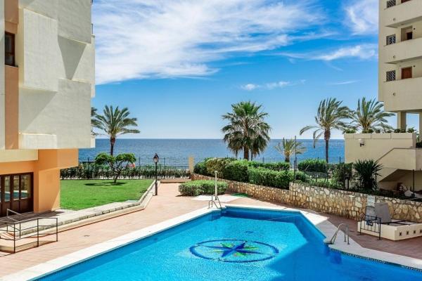 Best cheap offer 1ST Line Beach apartement in center of Marbella with pool and privet beach access right in the center of Marbella