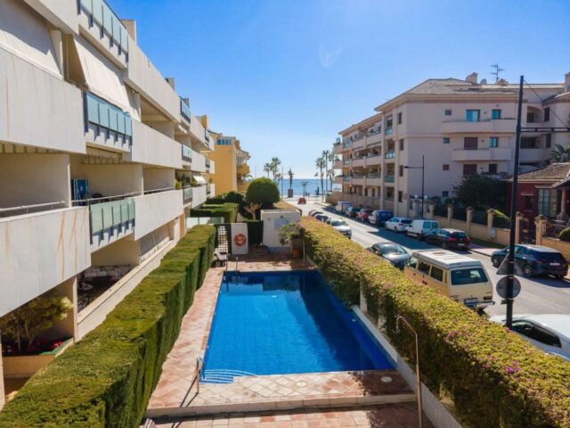 3 Bed Las Petunias, San Pedro is for cheap rent in San Pedro near Marbella, very close to the beach with swimming pool, perfect for holidays