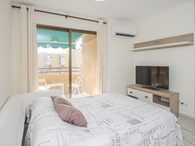 2BR lovely apartment in center of Marbella  is for rent, cheap offer in the center of Marbella next to the beach and bars with restaurants