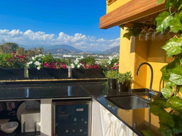 Wonderful Penthouse in Los Almendros for reduce rent, cheap Holidays stay in San Pedro Marbella, close to beach, sea view, swimming pool