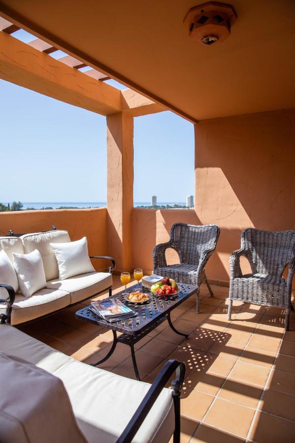 Large 2 bedroom apartment with beautiful sea view, large terrace, barbecue and swimming pool. Best for golf experience.