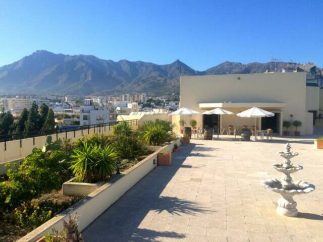 Sea view 1st line on the beach! Center! /Rooftop pool apartment with beach access, perfect family holidays 