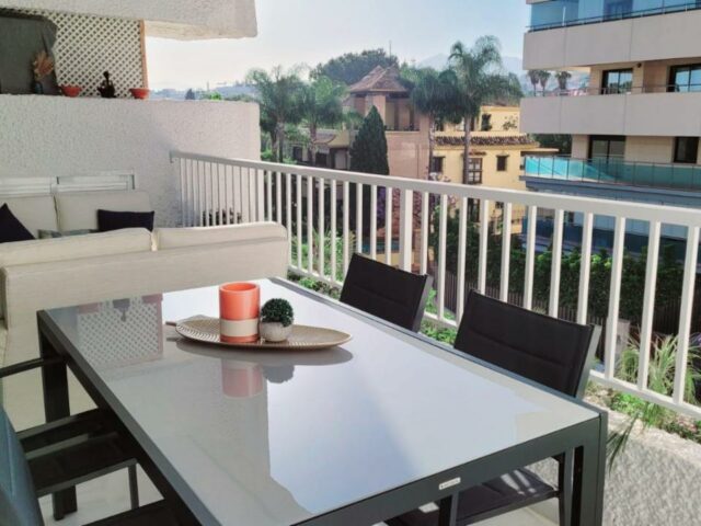 RENOVATED 1 BEDROOM APARTMENT, SECOND LINE OF THE BEACH, WIFI, PARKING cheap holiday flat for rent in the city of Marbella