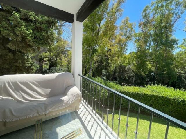 AmazingCozy Townhouse in Green Golf Area of Marbella  is for low price rent in Marbella with swimming pool close to beach. reduced rent.