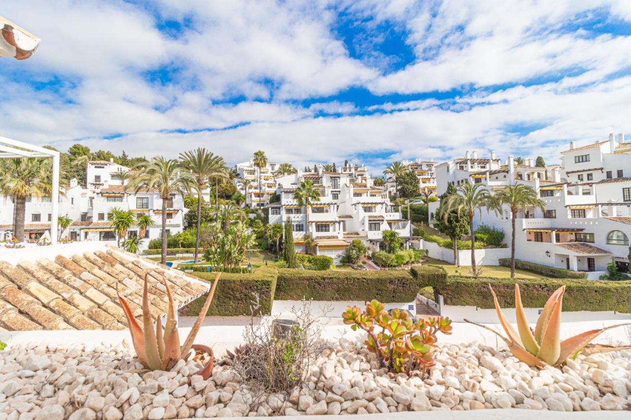 Apartment with great location is for reduced price, next to restaurants and bars, close to Puerto Banus, with pool low price
