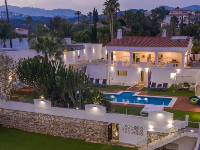 Luxury Modern Villa near beach is for rent reduced price in Marbella Costa Del Sol, low price for entire Villa with swimming pool 