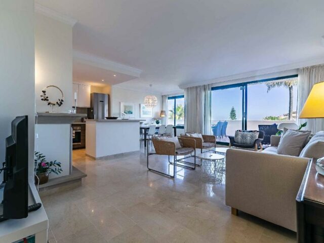 Apartment with Views in Elviria, Marbella is an amazing apartment for rent in Elviria with beautiful terrace and BBQ