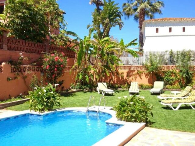 5 bedrooms villa at San Pedro Alcantara 250 m away from the beach with sea view private pool and jacuzzi cheap rent in San Pedro Marbella