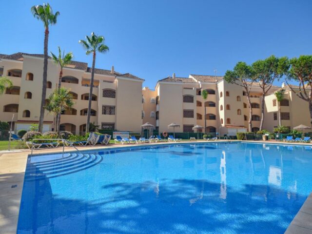 2 bedroom apartment next to the beach in Elviria, Marbella is a cheap apartment for rent next to the beautiful beach of Marbella