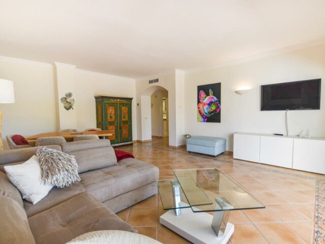 2 bedroom apartment next to the beach in Elviria, Marbella