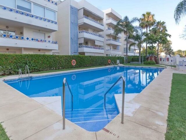 2 bedroom apartment 5 min walk to Alicate Playa cheap beachside family apartment next to Marbella with swimming pool