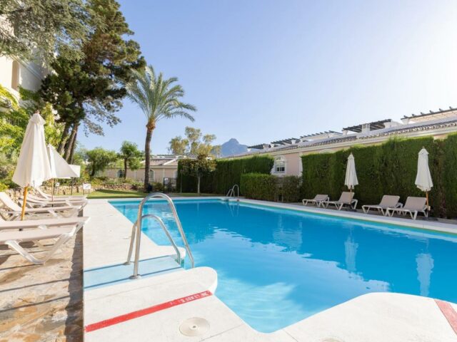 Beautiful 2 Bedroom modern Apartment with swimming pool and private terrace. Cheap Flat in Marbella