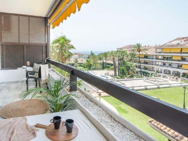 Apartment with Sea View in Golden Mile, Marbella is for rent for best Holidays next to the sea in Marbella, reduced price. 