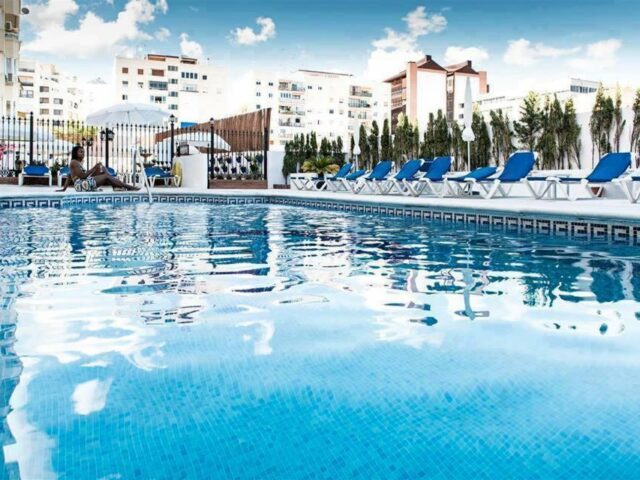 Cheap Hotel El Faro Marbella is the Best Stay in Marbella, Very Central next to the Beach and Best restaurants, reduced price