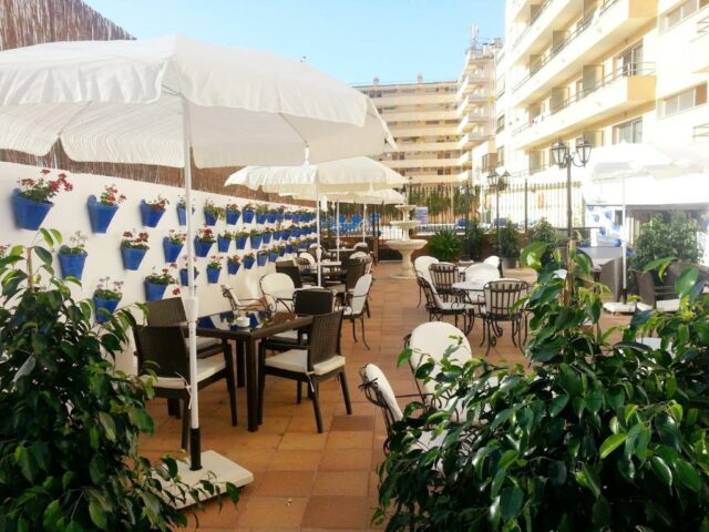 Cheap Hotel El Faro Marbella is the Best Stay in Marbella, Very Central next to the Beach and Best restaurants, reduced price