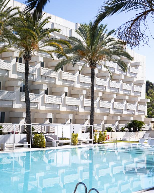 Amazing Luxury Alanda Hotel in the Heart of Marbella for Relatively Cheap Price, Walking Distance to the Beach and Famous Chiringuitos.