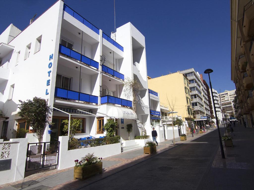 Hotel Finlandia is a Cheap Hotel in The Center of Marbella, close to The Beach and beautiful restaurants.