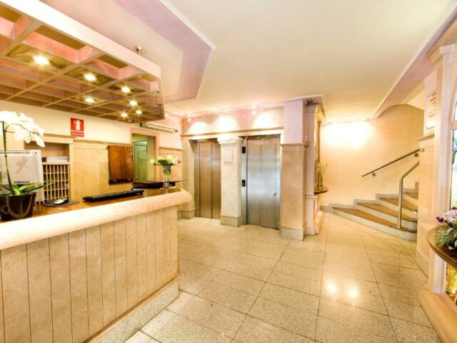 Hotel Monarque El Rodeo Low Rate Stay in Marbella City Center in Indoor Pool, Close to the Beach and Cozy Bars with Restaurants